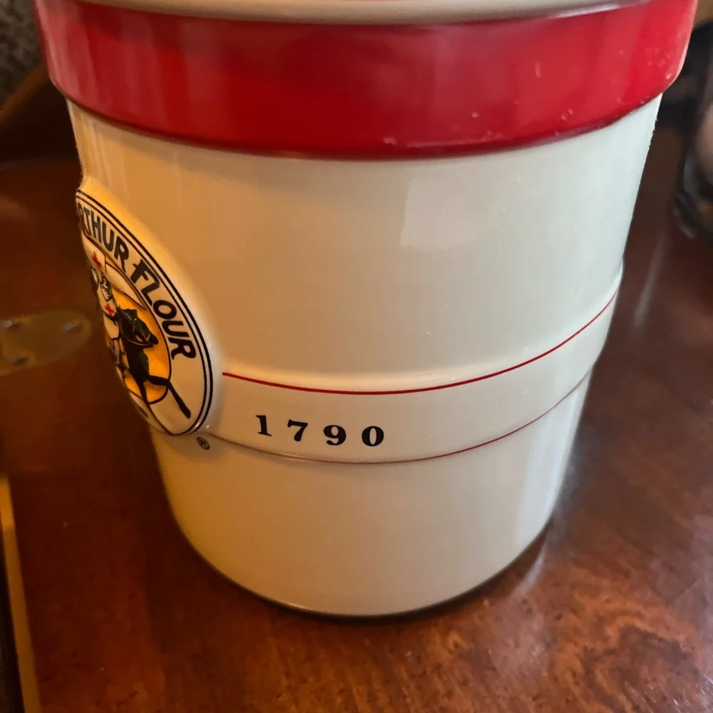 King Arthur Flour 1 Quart Ceramic Collectable Canister with Lid